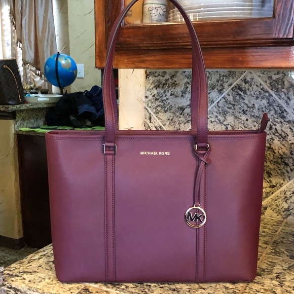 Michael Kors Handbags - NWT Michael Kors Sady large laptop handbag